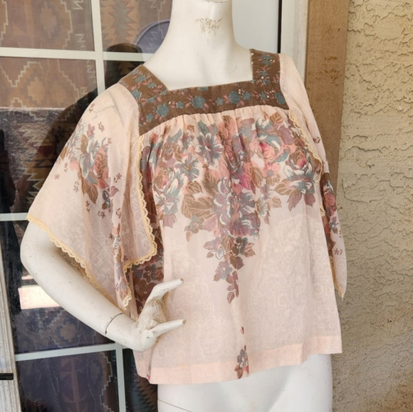 VINTAGE  70s CUTE LACE & FLORAL FABRIC BELL SLEEVES CROP TOP SHIRT BLOUSE - Picture 1 of 10
